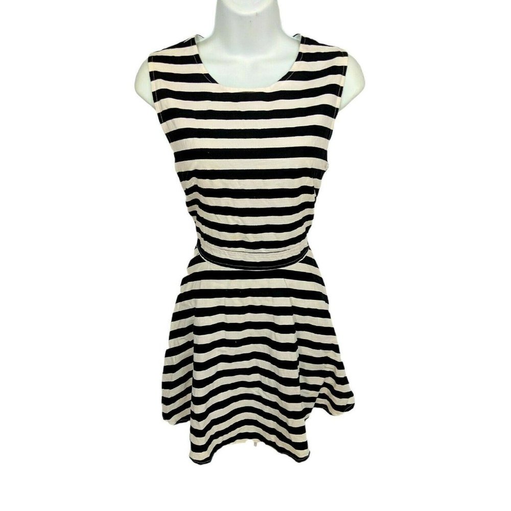 Yo Yo Black and White Sleeveless Skater Dress Size S